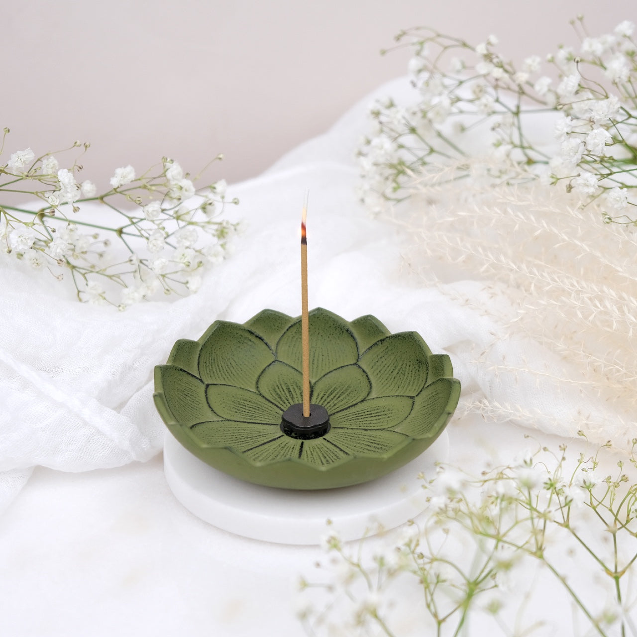 VFANDV 4 Pezzi Porta Incenso Loto, Porta Incenso per Bastoncini Bruciatore Incenso in Metallo Bruciatore Lotus Censer 6 Fori Brucia Incenso con Raccoglitore Cenere per Decorazioni la Casa e lo Yoga VFANDV 4 Pezzi Porta Incenso Loto, Porta Incenso per Bastoncini Bruciatore Incenso in Metallo Bruciatore Lotus Censer 6 Fori Brucia Incenso con Raccoglitore Cenere per Decorazioni la Casa e lo Yoga