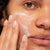 Prodotti di skincare naturale con attivi botanici e ingredienti biologici, ideali per nutrire e proteggere la pelle con dolcezza.
