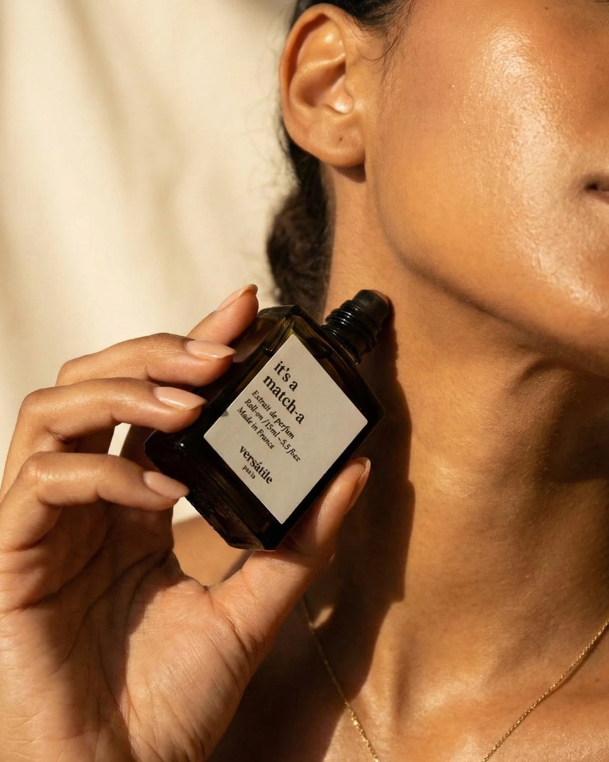 Estratto di profumo roll-on It's a Matcha di Versatile Paris, flacone 15ml gourmand verde con note di matcha, mirtillo, vaniglia e pistacchio - Rivenditori Ufficiali Versatile Paris Roma