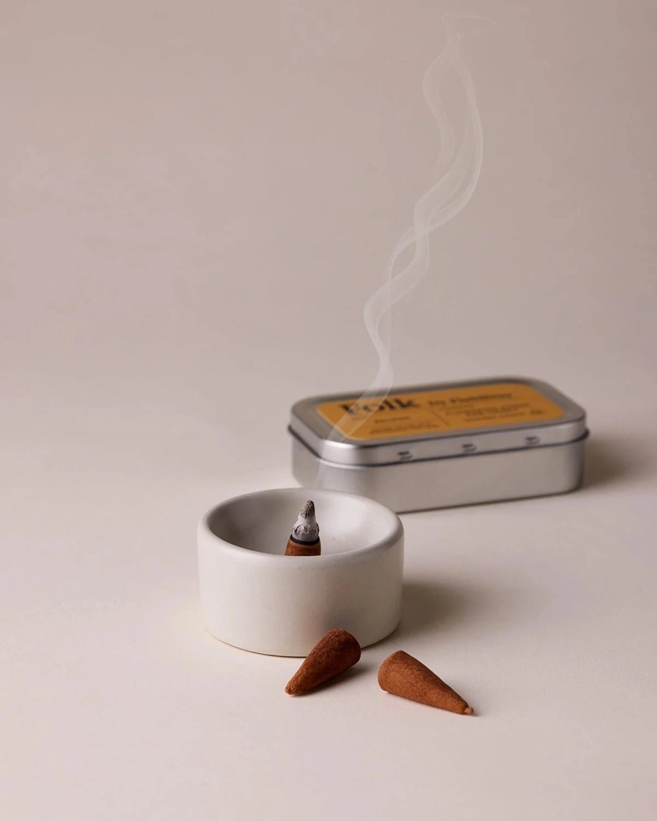 Incensi a cono 100% naturali, creati artigianalmente in Irlanda | Belong - Profumo di Ginestra in Fiore & Miele + Incensiere in Terracotta