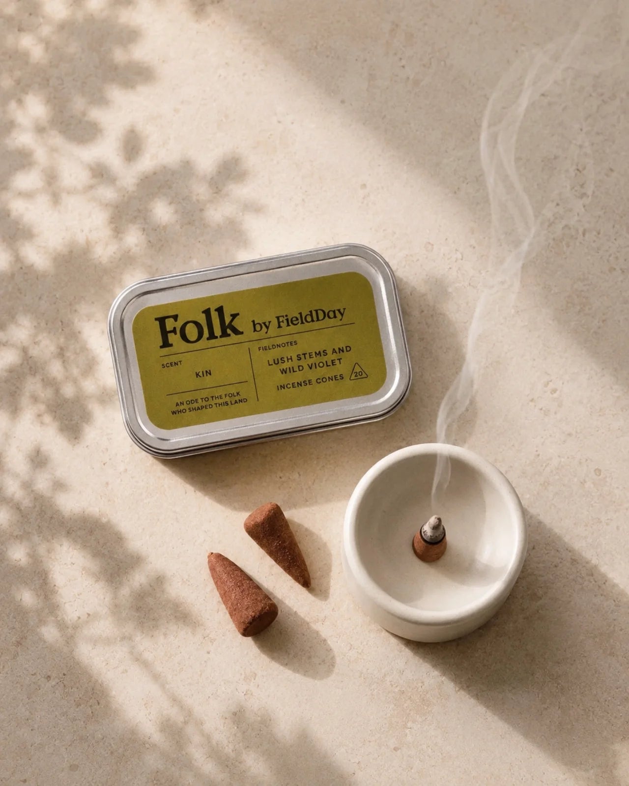 Incensi a cono a cono di altissima qualità, creati artigianalmente in Irlanda | Kin - Profumo di Steli Verdi & Viola Selvatica + Incensiere in Terracotta