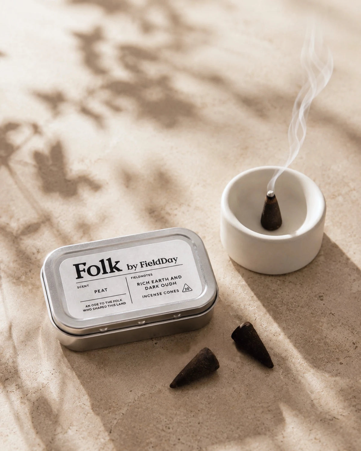 Incensi a cono a cono di altissima qualità, creati artigianalmente in Irlanda | Peat - Profumo di Terra Ricca &amp; Oud Scuro + Incensiere in Terracotta