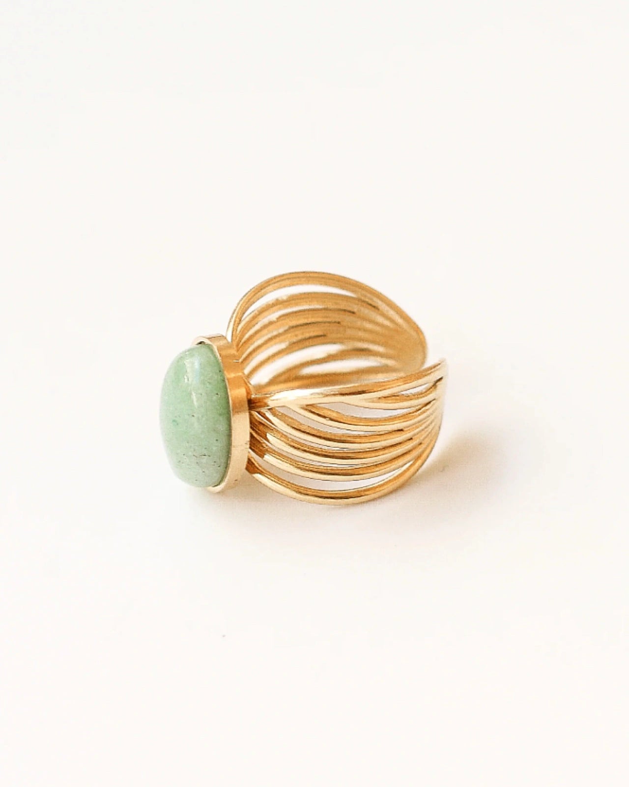 Anello Iride con pietra naturale e design ad ali | Acciaio inossidabile placcato oro con amazzonite - Made in Paris | Io Sono La Luce Roma