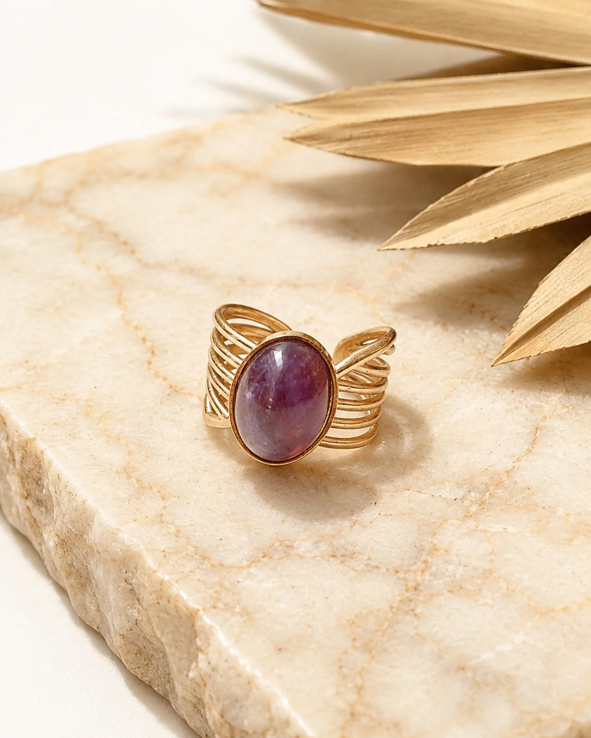 Anello Iride con pietra naturale e design ad ali | Acciaio inossidabile placcato oro con ametista - Made in Paris | Io Sono La Luce Roma