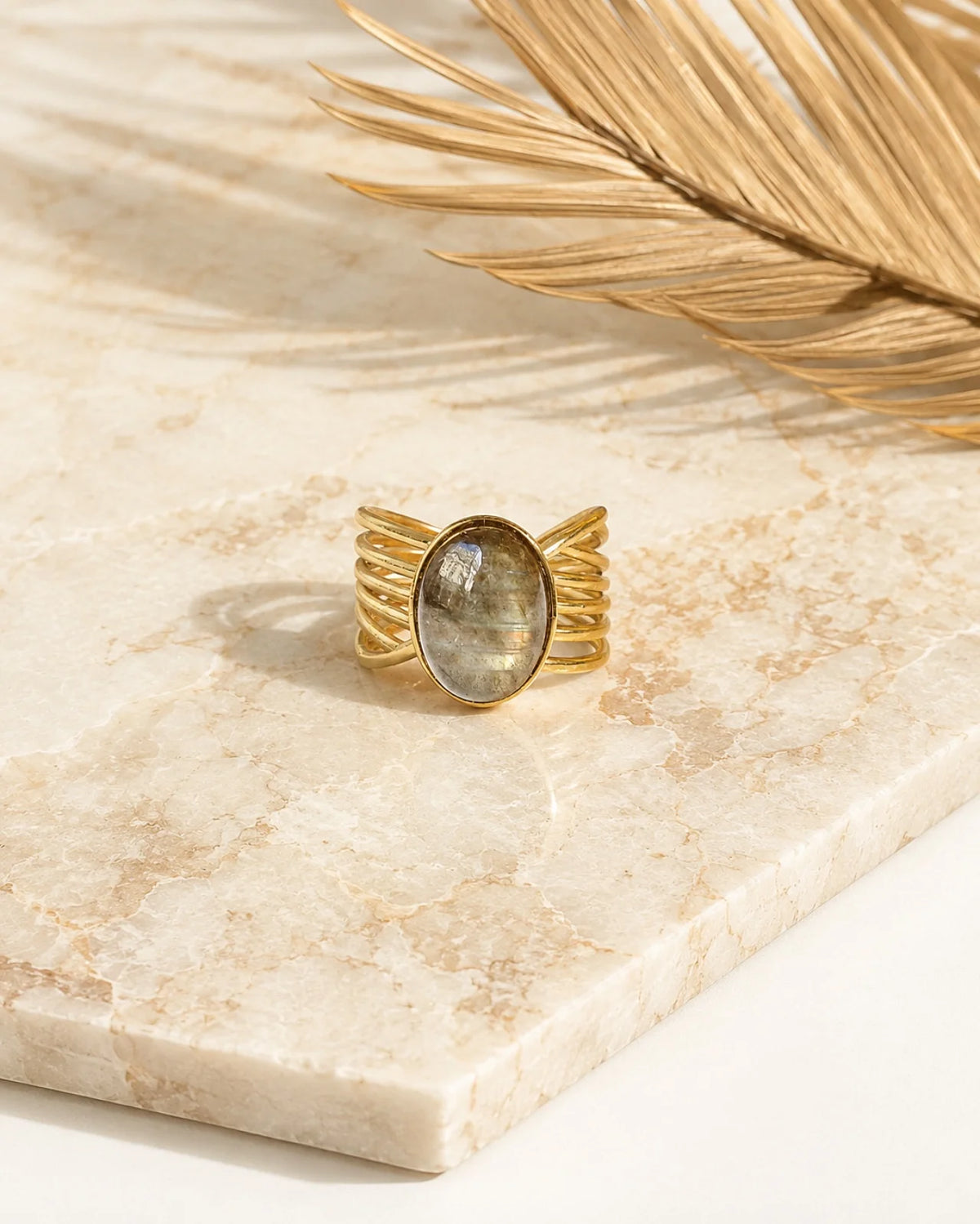 Anello Iride con pietra naturale e design ad ali | Acciaio inossidabile placcato oro con labradorite - Made in Paris | Io Sono La Luce Roma