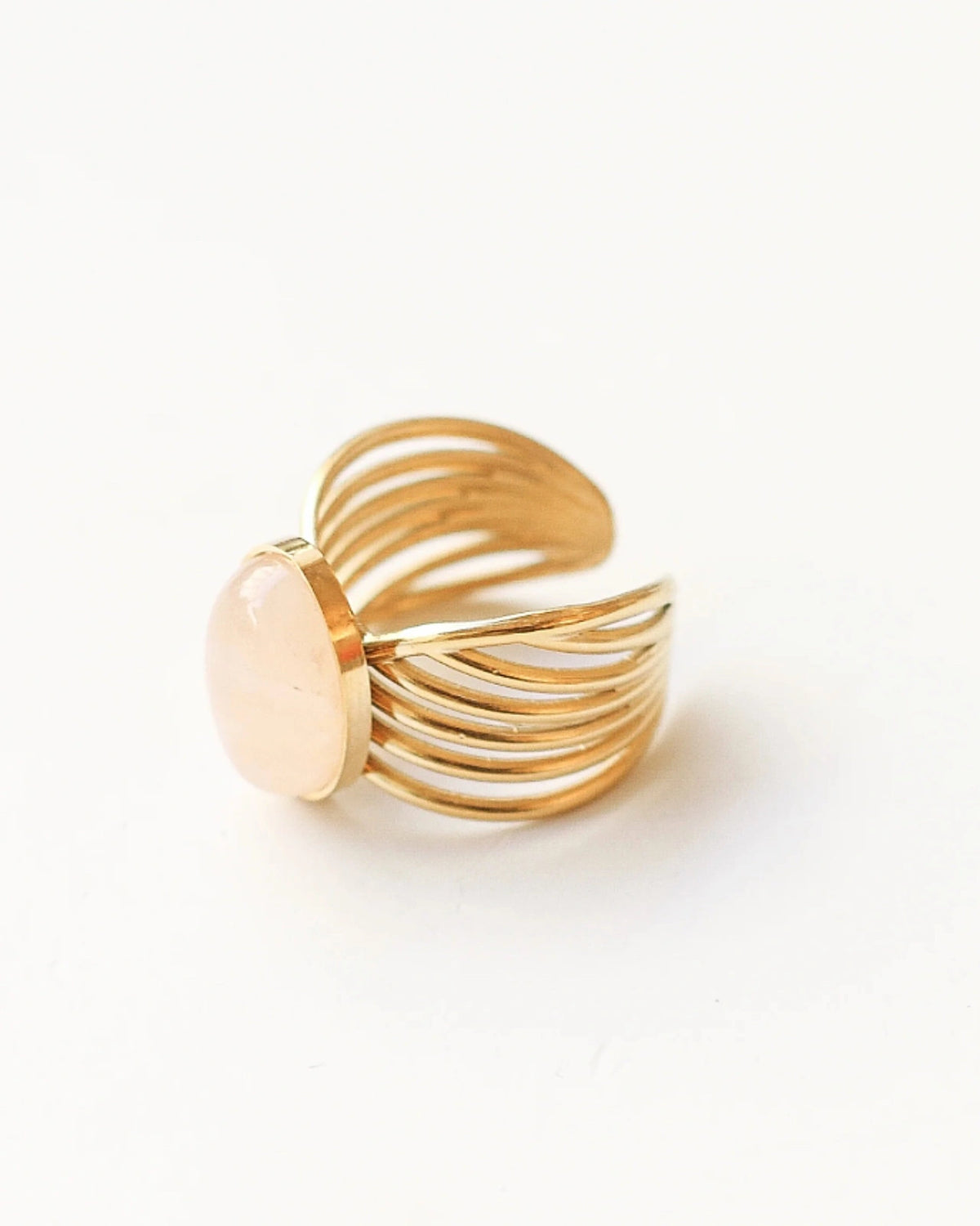 Anello Iride con pietra naturale e design ad ali | Acciaio inossidabile placcato oro con quarzo rosa - Made in Paris | Io Sono La Luce Roma