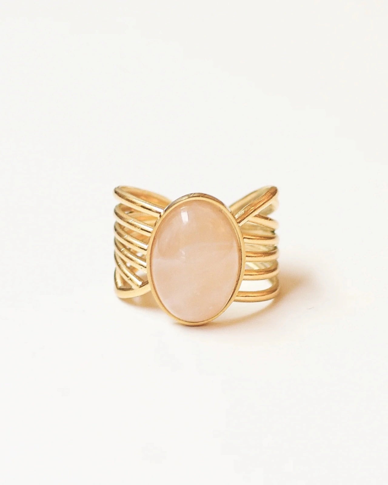 Anello Iride con pietra naturale e design ad ali | Acciaio inossidabile placcato oro con quarzo rosa - Made in Paris | Io Sono La Luce Roma