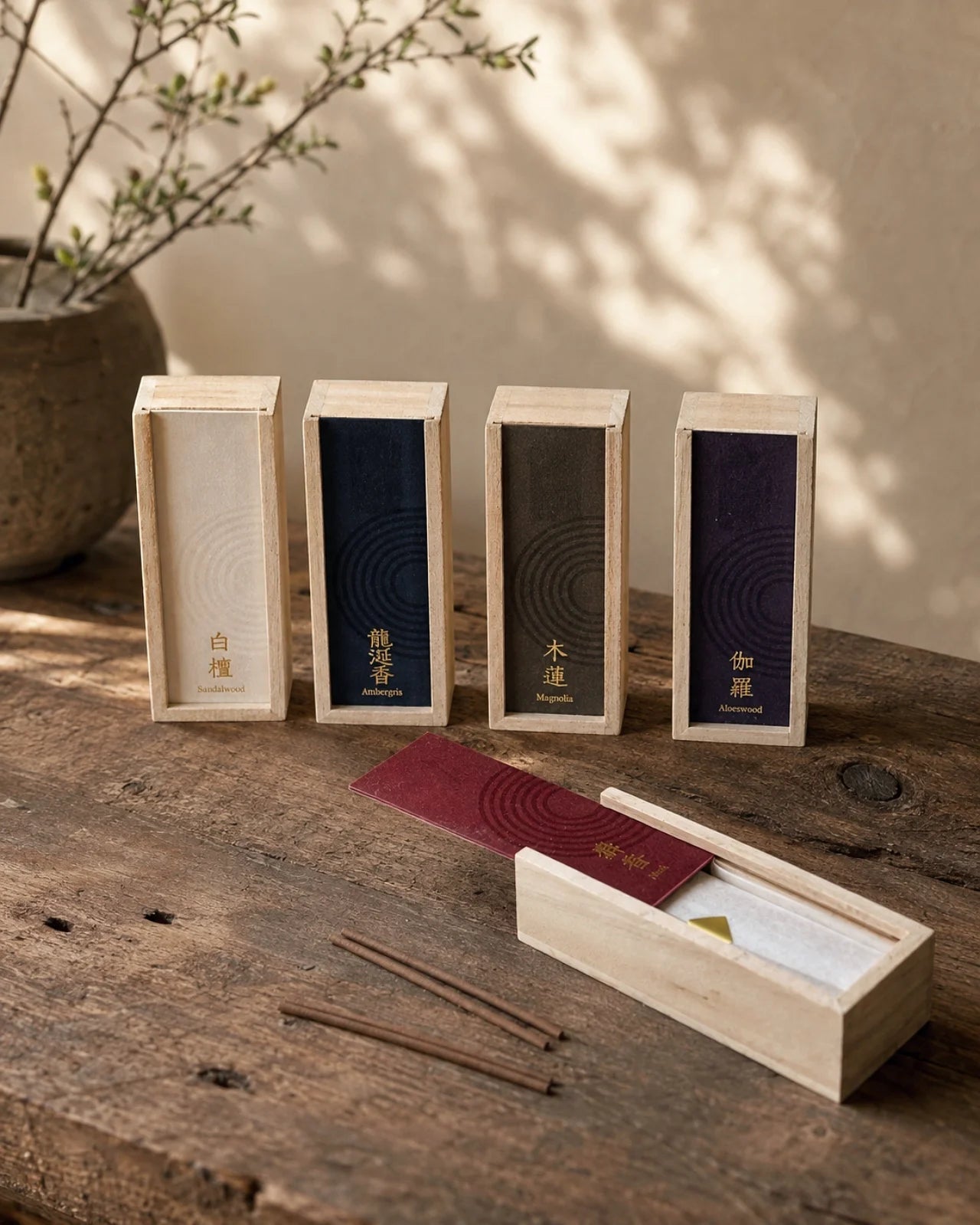 Incenso giapponese Hitotoki Kousaido da Kyoto in confezione da 15 bastoncini artigianali - profumi magnolia, sandalo,  ambra grigia, muschio, agarwood