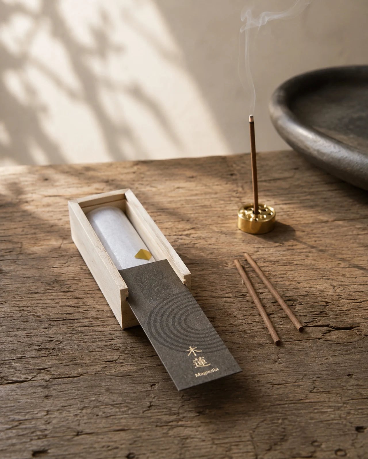 Incenso giapponese Hitotoki Kousaido da Kyoto in confezione da 15 bastoncini artigianali - profumi magnolia, sandalo,  ambra grigia, muschio, agarwood