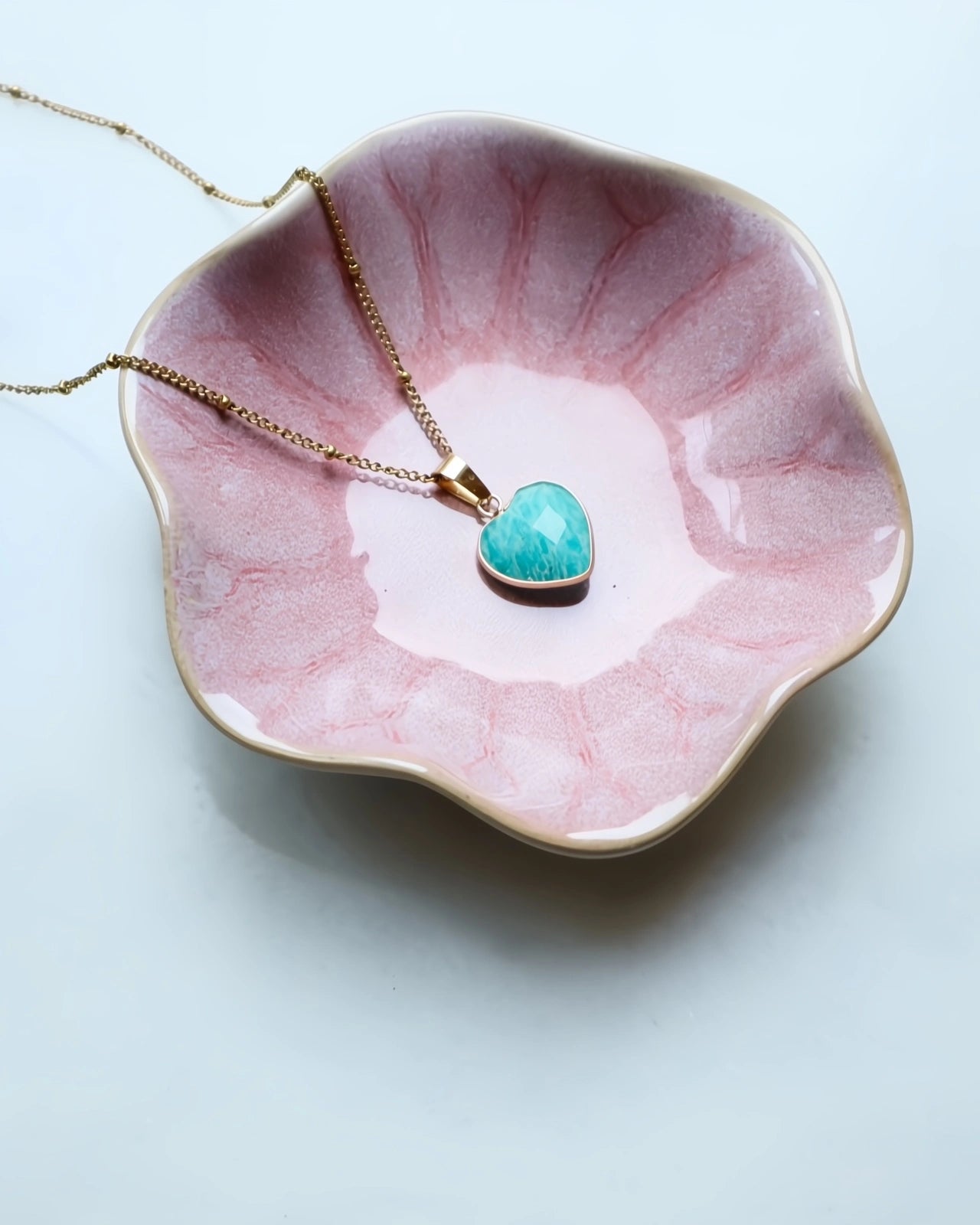 Kardia collana artigianale Made in Amsterdam con ciondolo a cuore in pietra naturale e catena in acciaio inossidabile placcato oro