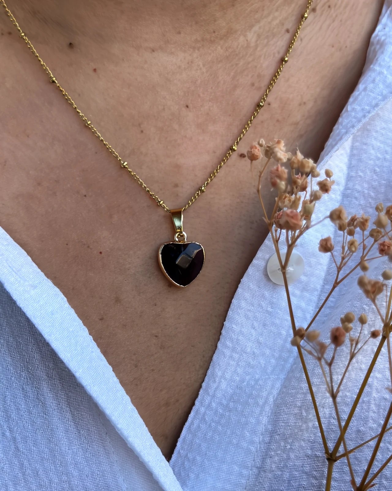 Kardia collana artigianale Made in Amsterdam con ciondolo a cuore in pietra naturale e catena in acciaio inossidabile placcato oro | Ametista pietra della serenità