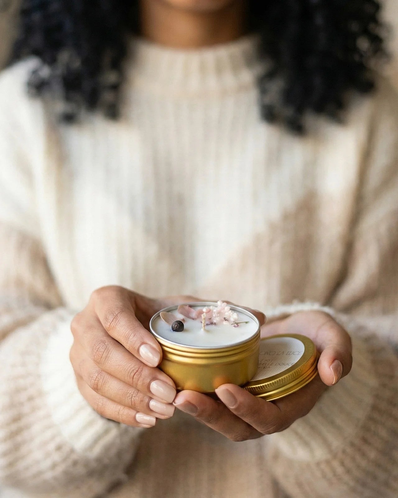 Lucciola nomade candela profumata da viaggio in latta oro con tappo, cera di soia artigianale | Io Sono La Luce - Roma 
