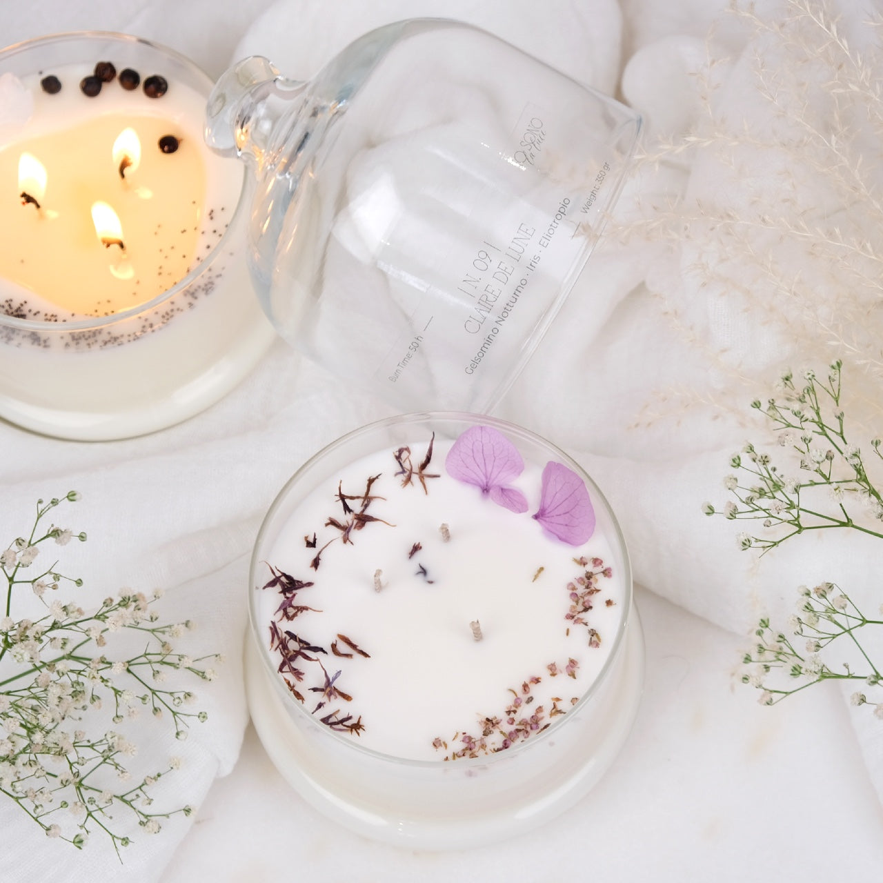 Magia in Vetro: Candela Profumata Botanica in Cera di Soia in Campana di Vetro