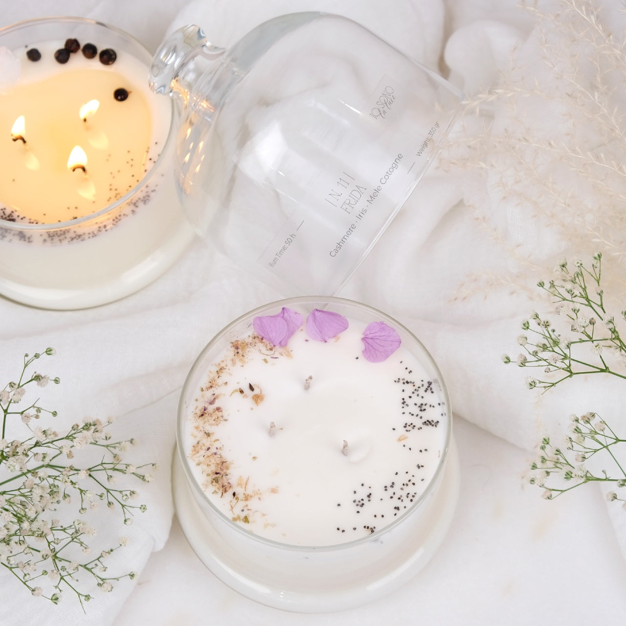 Magia in Vetro: Candela Profumata Botanica in Cera di Soia in Campana di Vetro