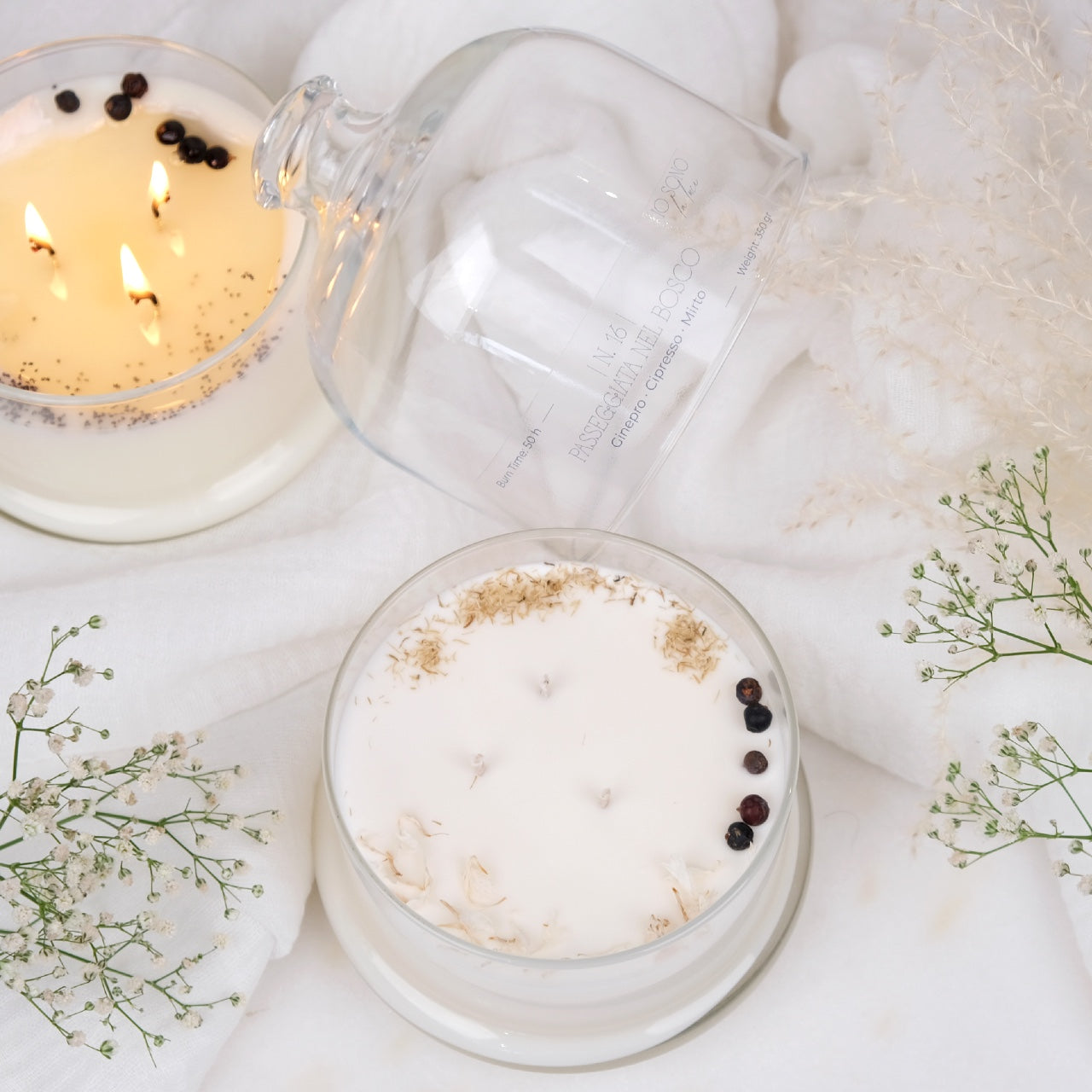 Magia in Vetro: Candela Profumata Botanica in Cera di Soia in Campana di Vetro