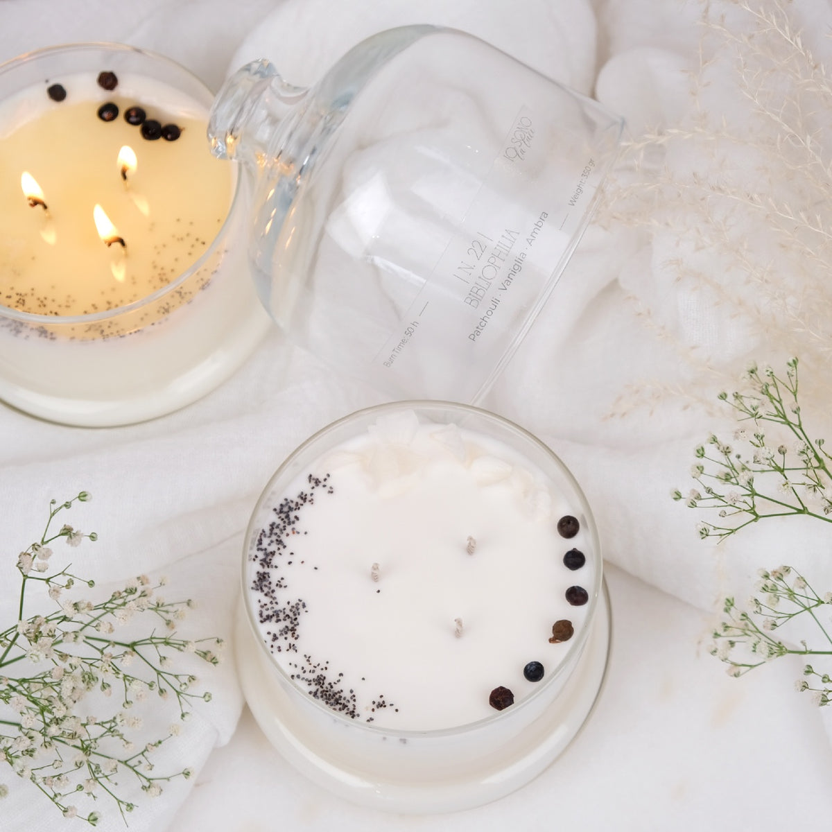 Magia in Vetro: Candela Profumata Botanica in Cera di Soia in Campana di Vetro