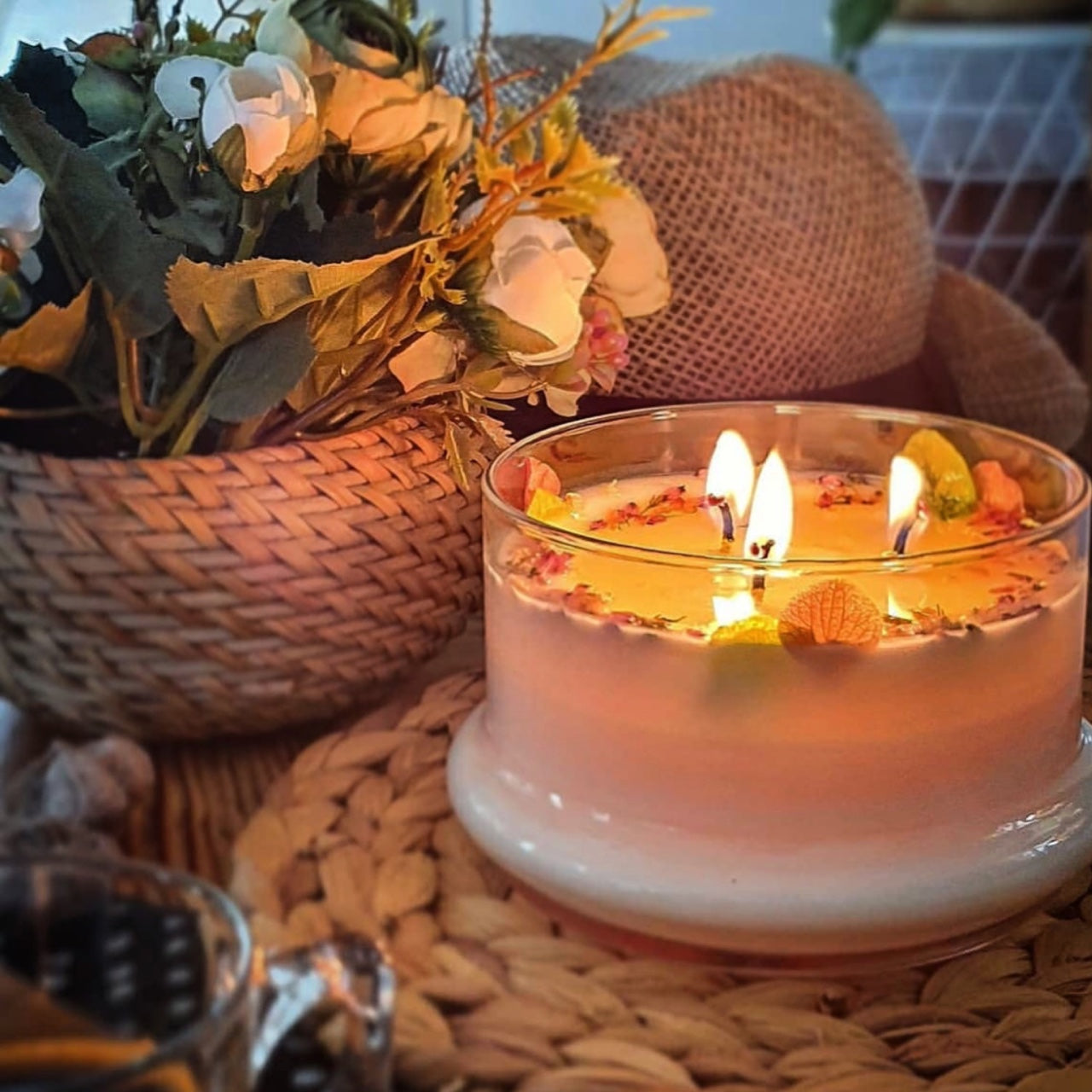 Magia in Vetro: Candela Profumata Botanica in Cera di Soia in Campana di Vetro