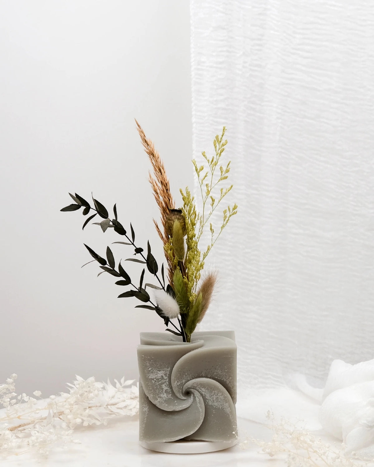 Mythos | Vasi Scultorei in Cera con Fiori Secchi e Stabilizzati