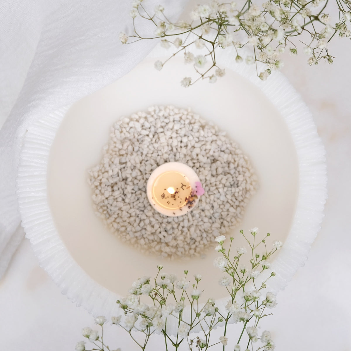 Nido di Luce: Ciotola di Cera Lavorazione Cristalli di Sale