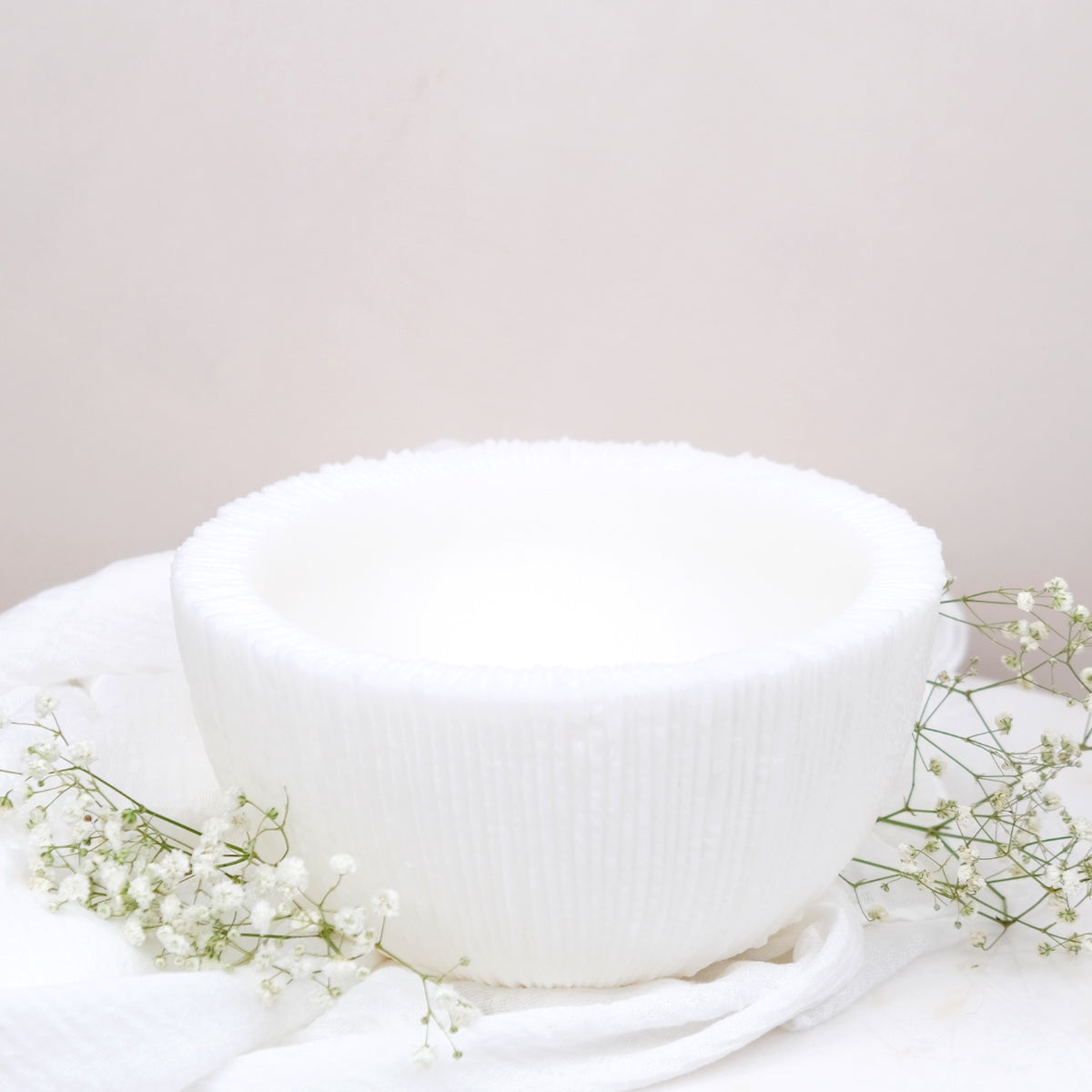 Nido di Luce: Ciotola di Cera Lavorazione Cristalli di Sale