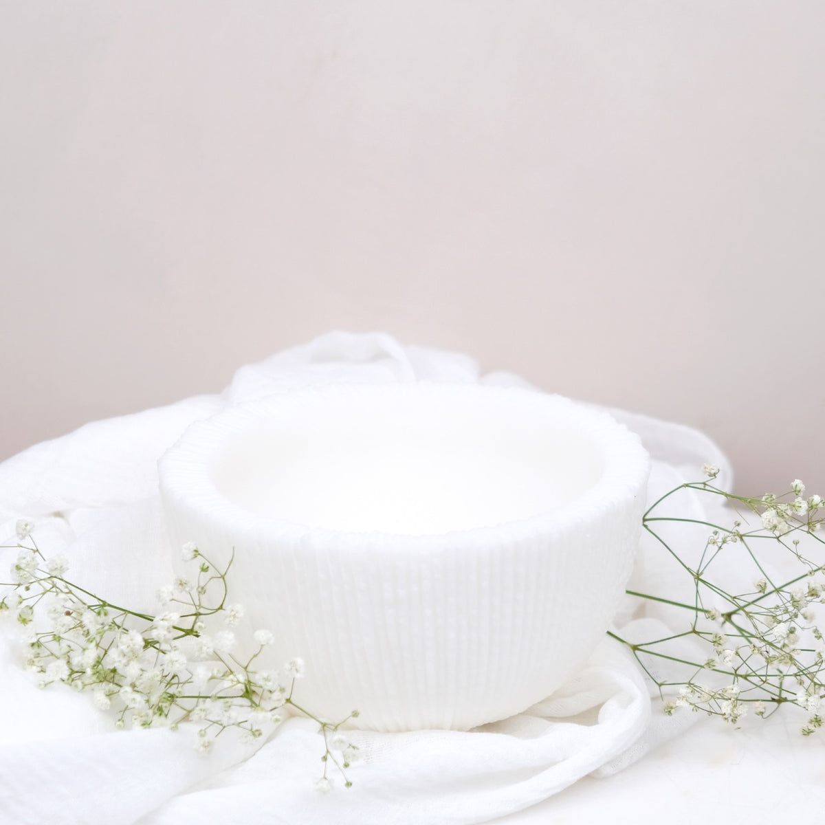 Nido di Luce: Ciotola di Cera Lavorazione Cristalli di Sale