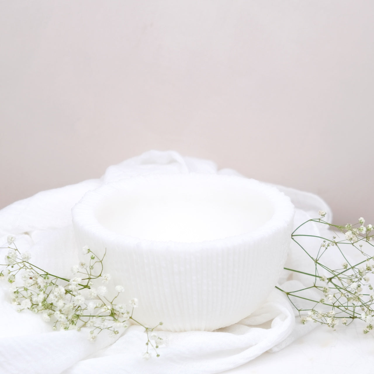 Nido di Luce: Ciotola di Cera Lavorazione Cristalli di Sale