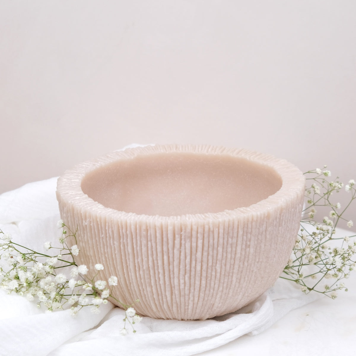 Nido di Luce: Ciotola di Cera Lavorazione Cristalli di Sale