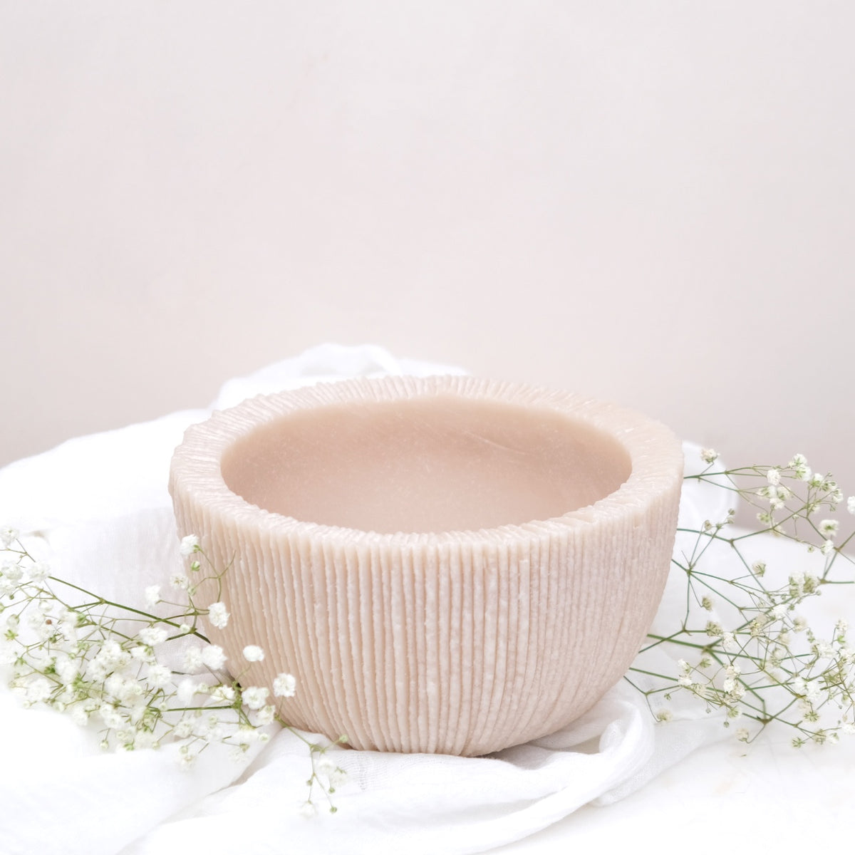 Nido di Luce: Ciotola di Cera Lavorazione Cristalli di Sale