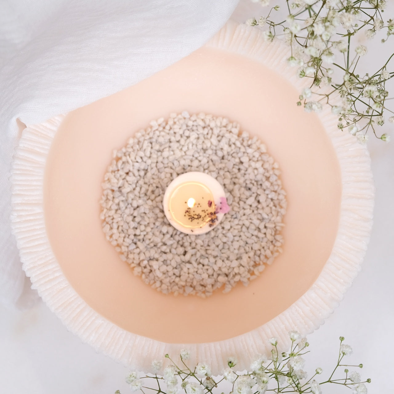 Nido di Luce: Ciotola di Cera Lavorazione Cristalli di Sale