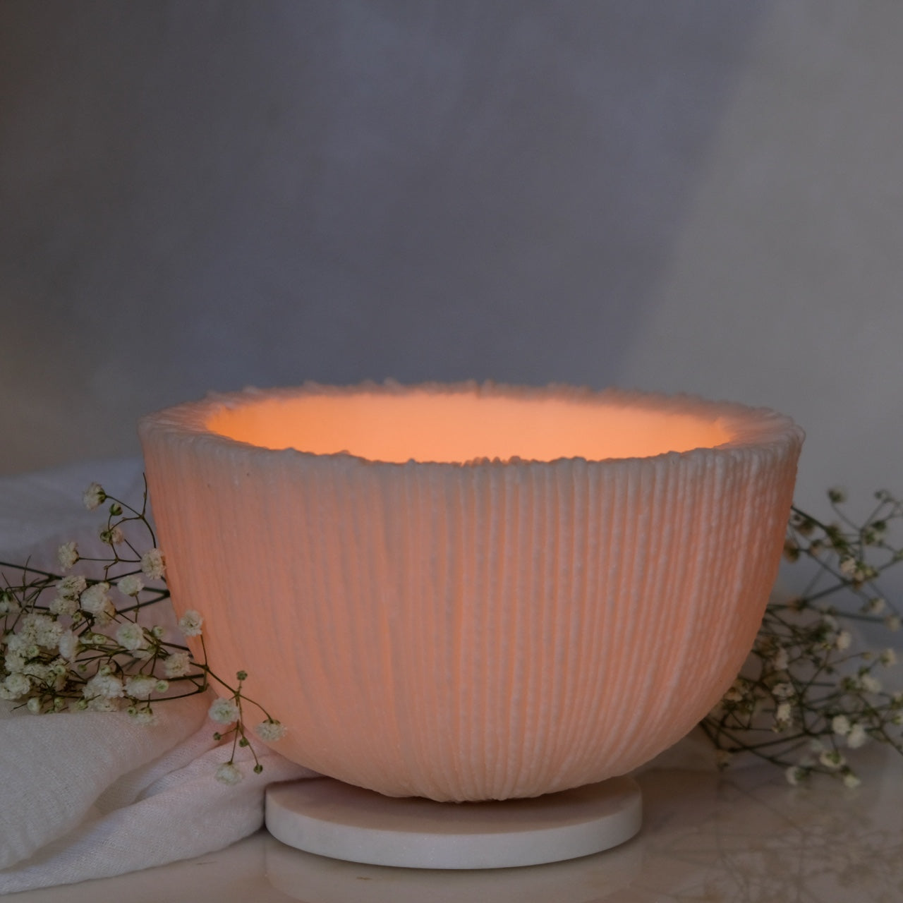 Nido di Luce: Ciotola di Cera Lavorazione Cristalli di Sale