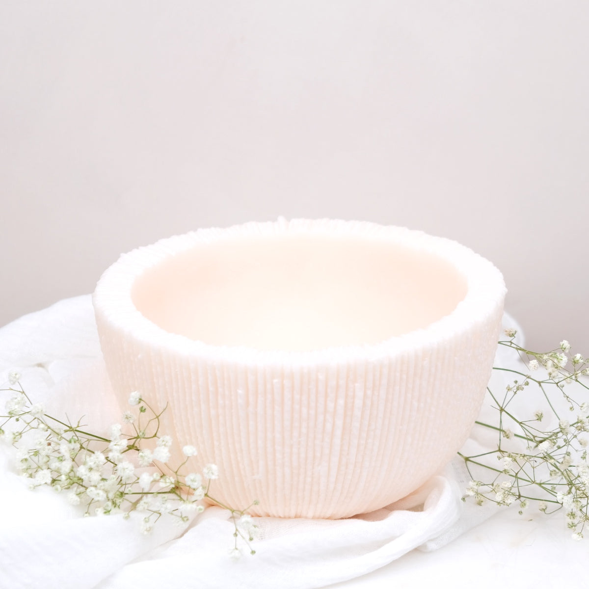 Nido di Luce: Ciotola di Cera Lavorazione Cristalli di Sale