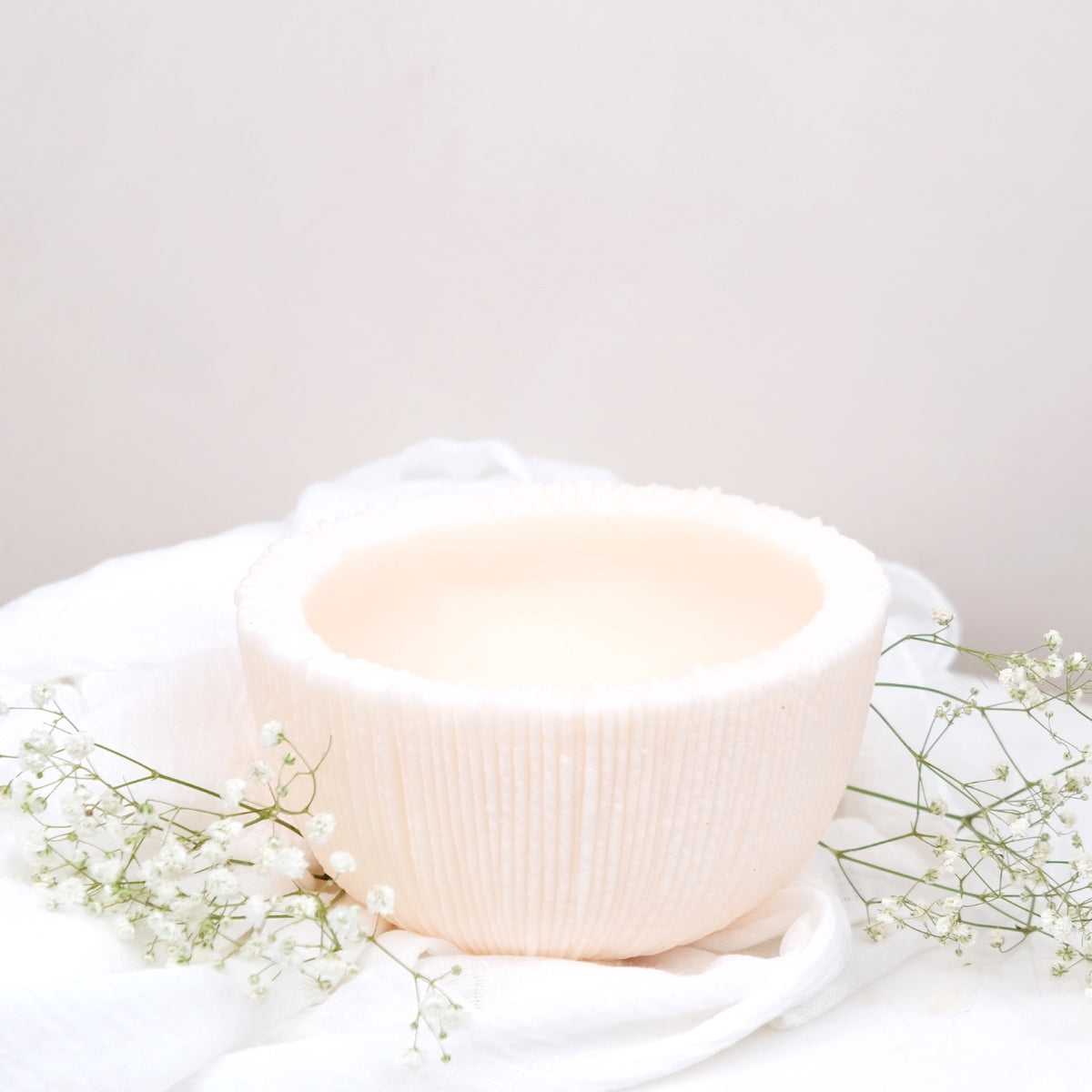 Nido di Luce: Ciotola di Cera Lavorazione Cristalli di Sale