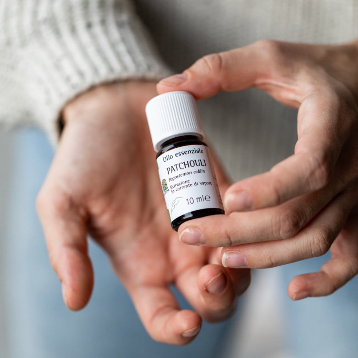Olfattiva: Olio Essenziale di Patchouli Aromaterapia