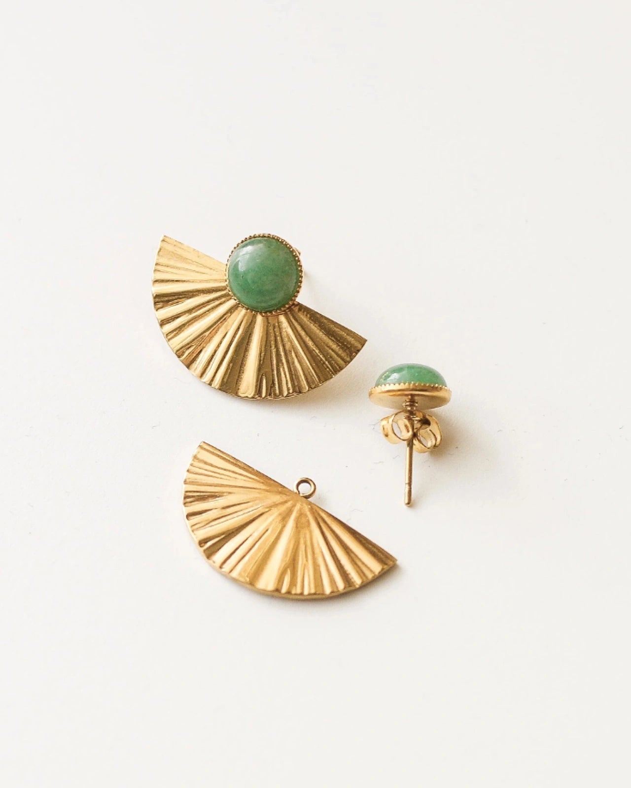 Orecchini Selene 2-in-1: orecchini artigianali trasformabili con mezzaluna dorata e amazzonite naturale, design a ventaglio in acciaio inossidabile placcato oro | confronto versione completa con mezzaluna e versione minimal solo pietra 