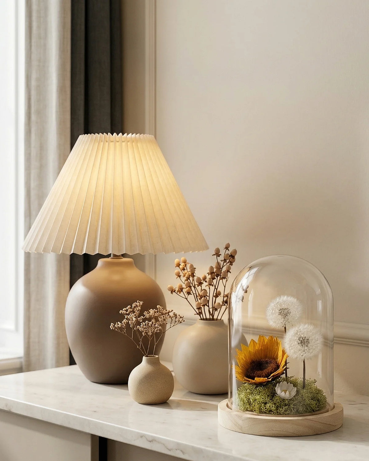 Alma Luciente terrarium botanico con girasole e soffioni su scrivania - home decor fiori stabilizzati Io Sono La Luce