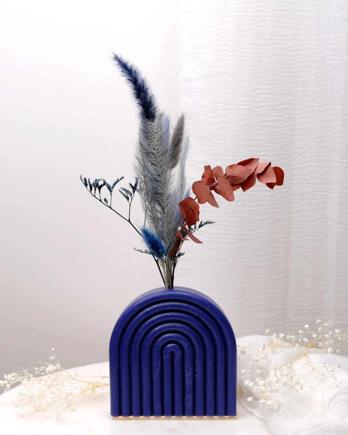 Vaso Arco Iris Serendipity - vaso in cera artigianale a forma di arcobaleno con fiori stabilizzati e secchi blue Coastal grande