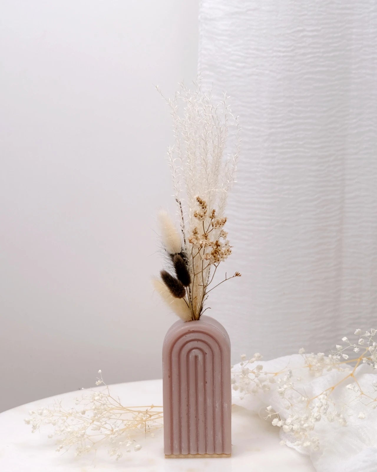 Vaso Arco Iris Serendipity - vaso in cera artigianale a forma di arcobaleno con fiori stabilizzati e secchi grigio tortora piccolo