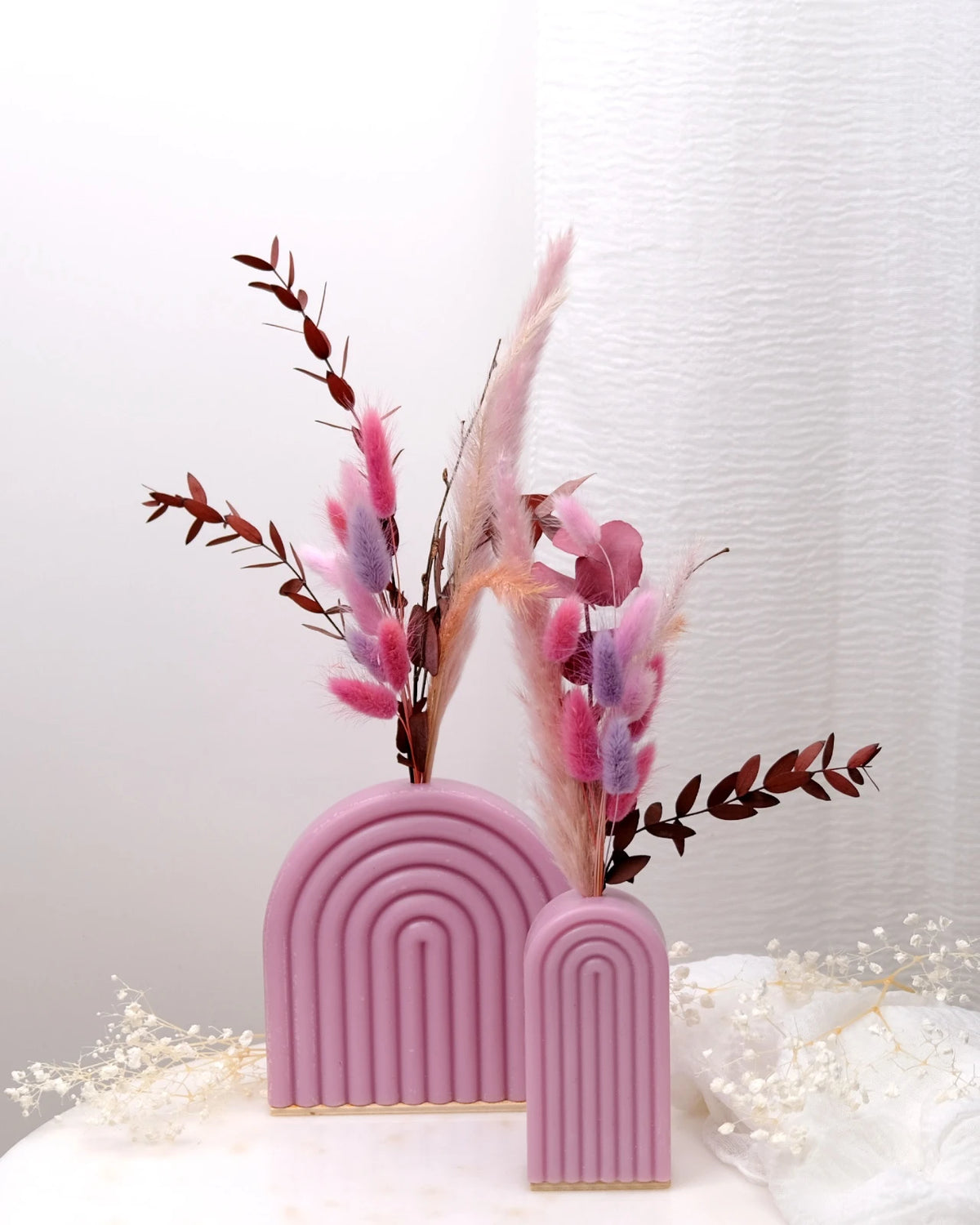 Vaso Arco Iris Serendipity - vaso in cera artigianale a forma di arcobaleno con fiori stabilizzati e secchi malva duo