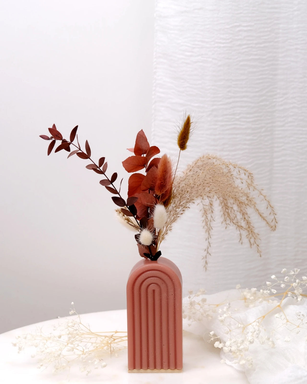 Vaso Arco Iris Serendipity - vaso in cera artigianale a forma di arcobaleno con fiori stabilizzati e secchi mocha mousse piccolo