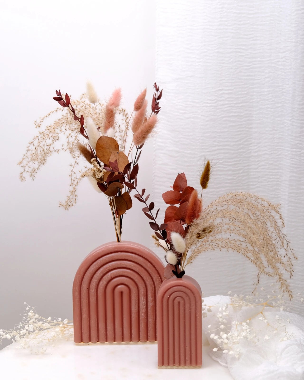 Vaso Arco Iris Serendipity - vaso in cera artigianale a forma di arcobaleno con fiori stabilizzati e secchi mocha mousse duo