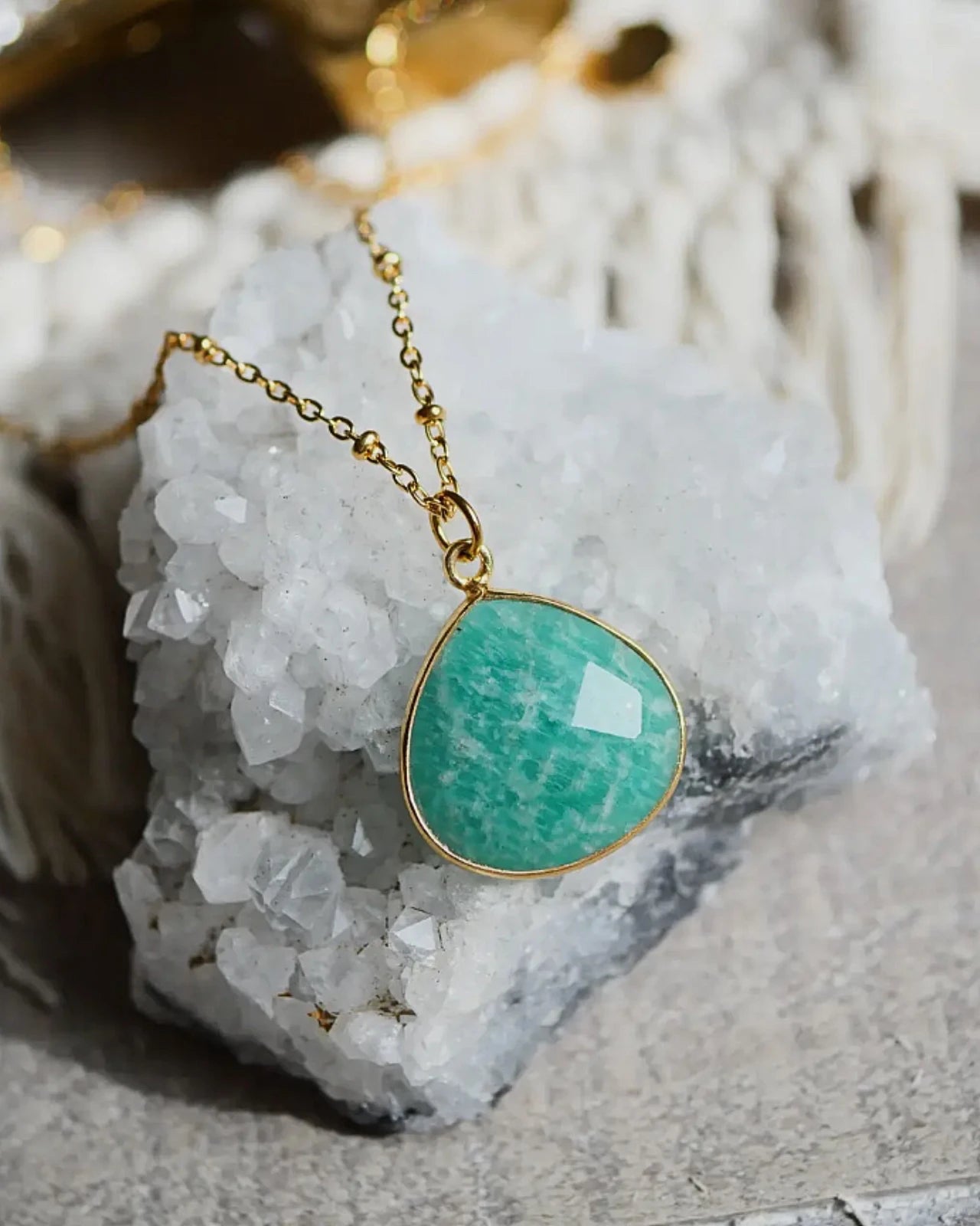 collana artigianale made in paris in ottone placcato oro 18k 2 micron con ciondolo pietra naturale amazzonite