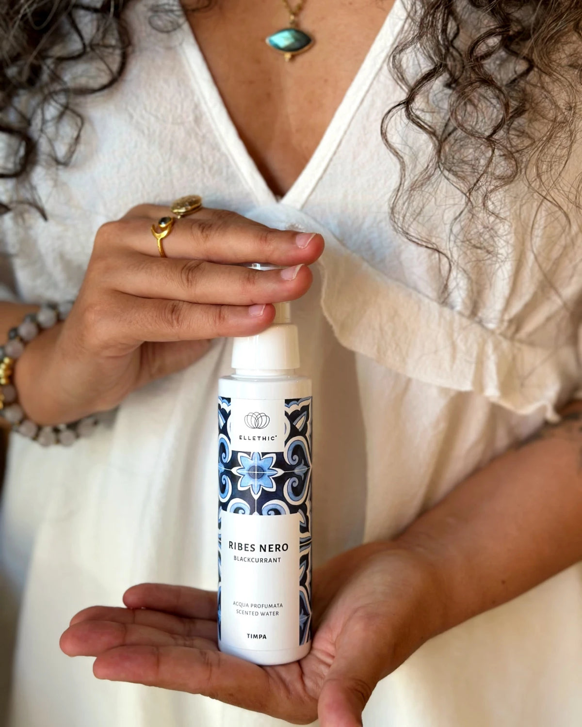 acqua profumata corpo e capelli mist-nebbia idratante profumo naturale al ribes nero | io sono la luce roma