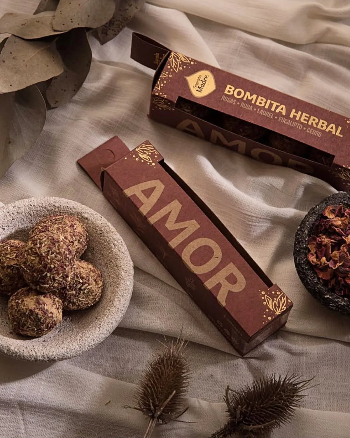 Bombitas Smudge Amor di Sagrada Madre - Rituale d&#39;amore con rosa, ruta, alloro, eucalipto e cedro | Incensi Naturali Roma - Io Sono La Luce