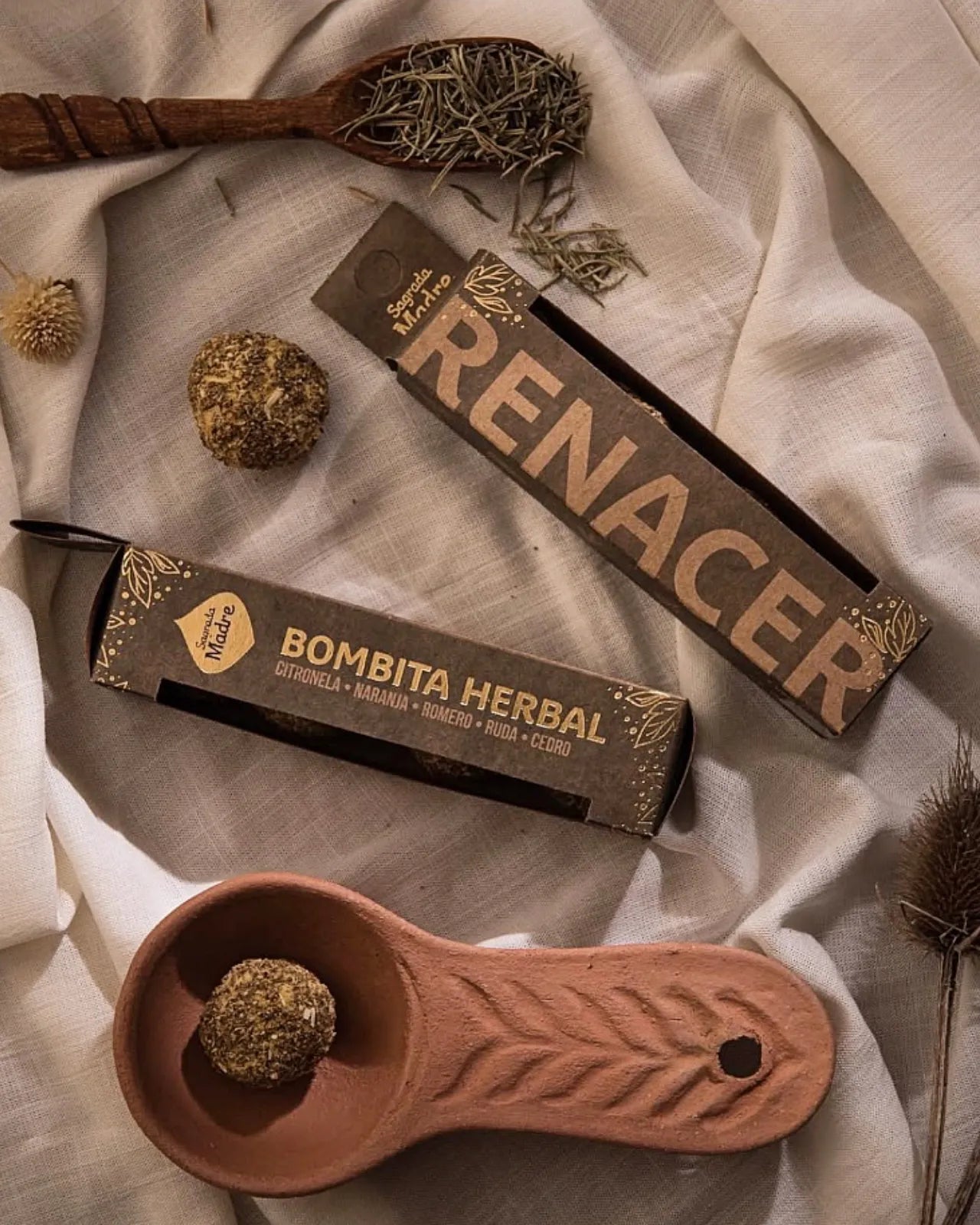 Bombitas Smudge Limpieza Energetica di Sagrada Madre - Rituale di rinascita con citronella, arancia, cedro, rosmarino e ruta protettiva| Incensi Naturali Roma - Io Sono La Luce