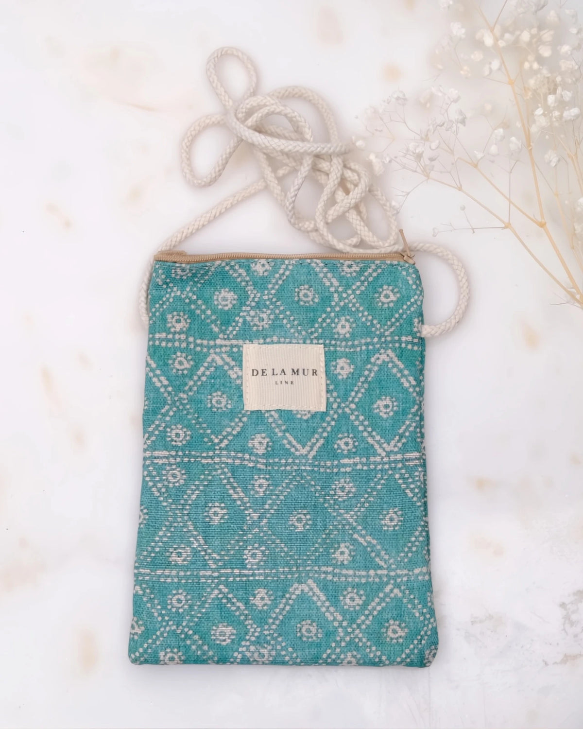 borsa portacellulare in tessuto artigianale con tracolla e stampa design kitsch