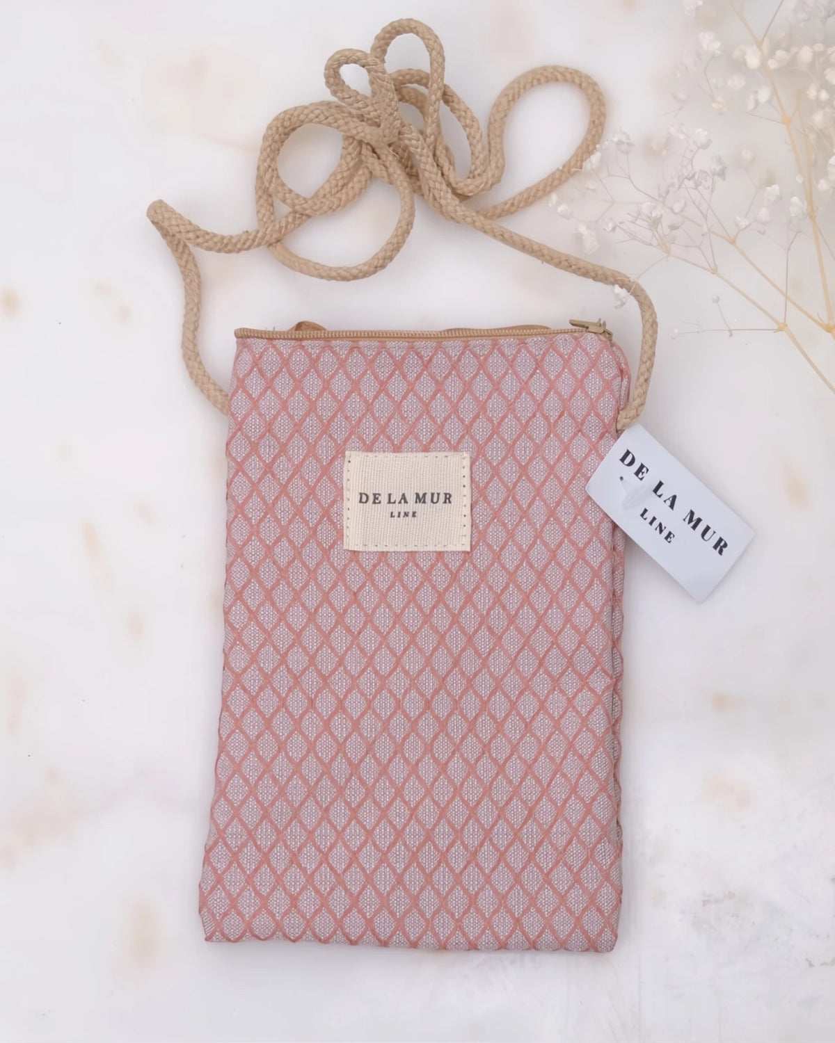 borsa portacellulare in tessuto artigianale con tracolla e stampa design koma