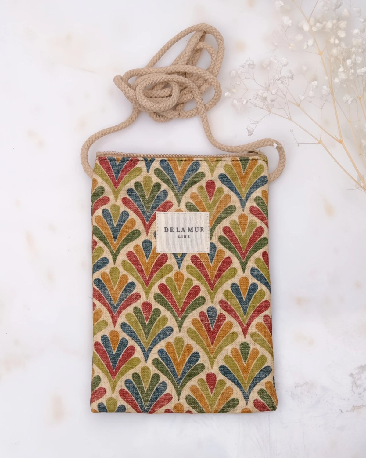 borsa portacellulare in tessuto artigianale con tracolla e stampa design mira