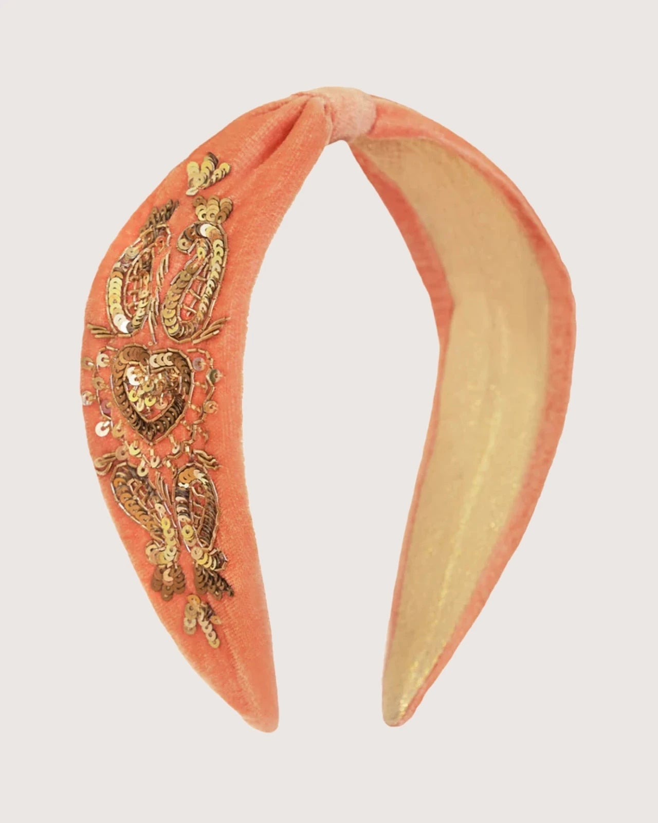 Cerchietto velluto color corallo con ricamo cuore centrale e dettagli oro, accessorio capelli cerimonia