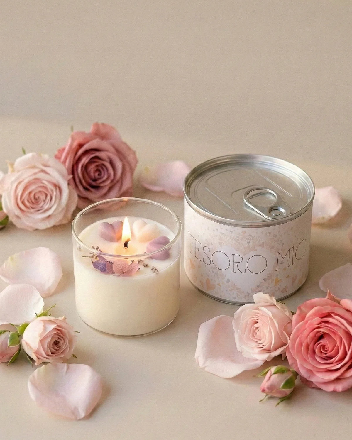 candele profumate in cera di soia con cuoricini di cera e petali di rosa stabilizzati | dedica regalo per persone speciali della vita - edizione tesoro mio