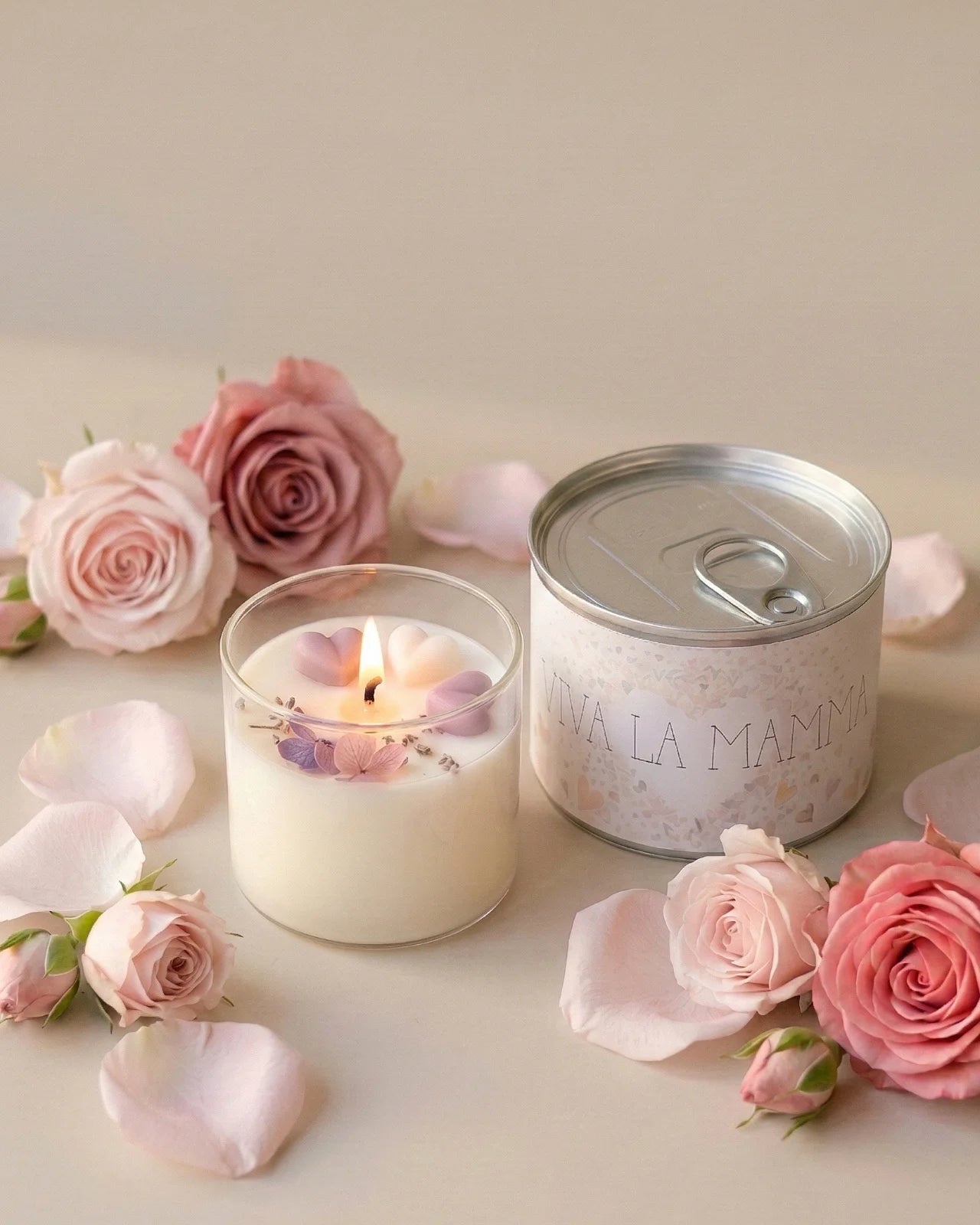 candele profumate in cera di soia con cuoricini di cera e petali di rosa stabilizzati | dedica regalo per persone speciali della vita - edizione amore per la mamma